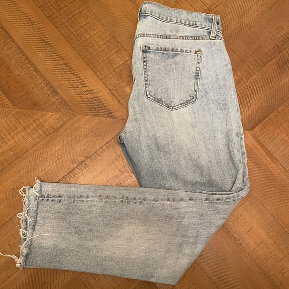 Old Navy Distressed Boyfriend Jeans - Picture 1 of 7